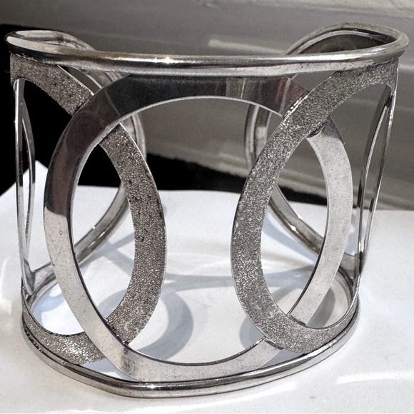 ✨Beautiful Edgy Vintage Brushed and Polished .925 Silver Sparkling Cuff Bracelet - Picture 2 of 16